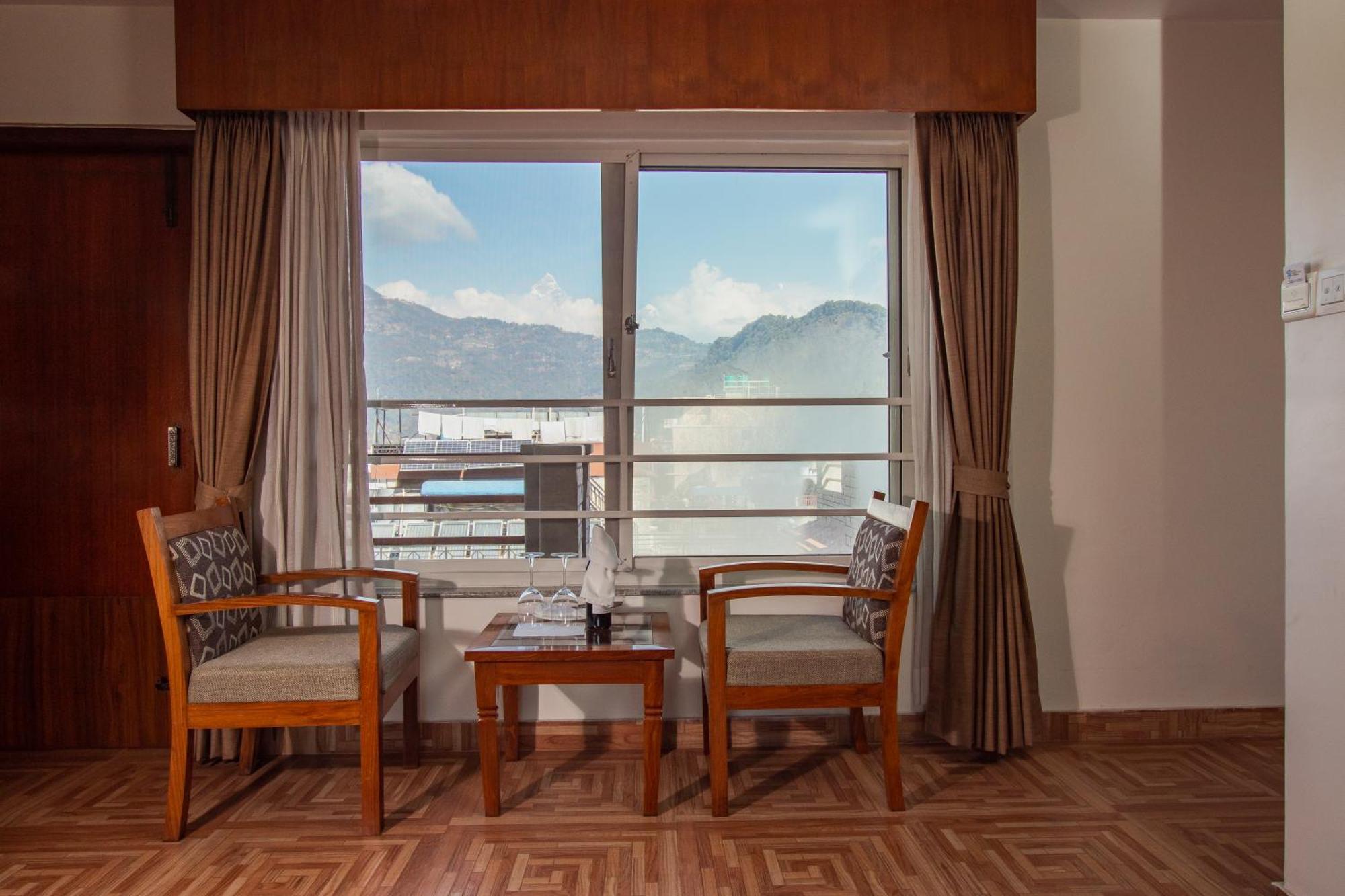Mount View Pokhara Hotel Buitenkant foto
