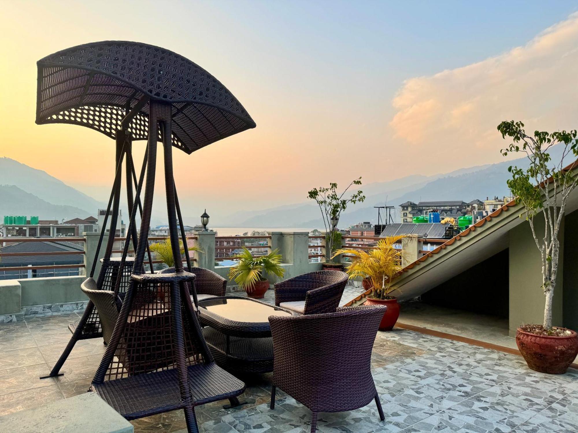 Mount View Pokhara Hotel Buitenkant foto