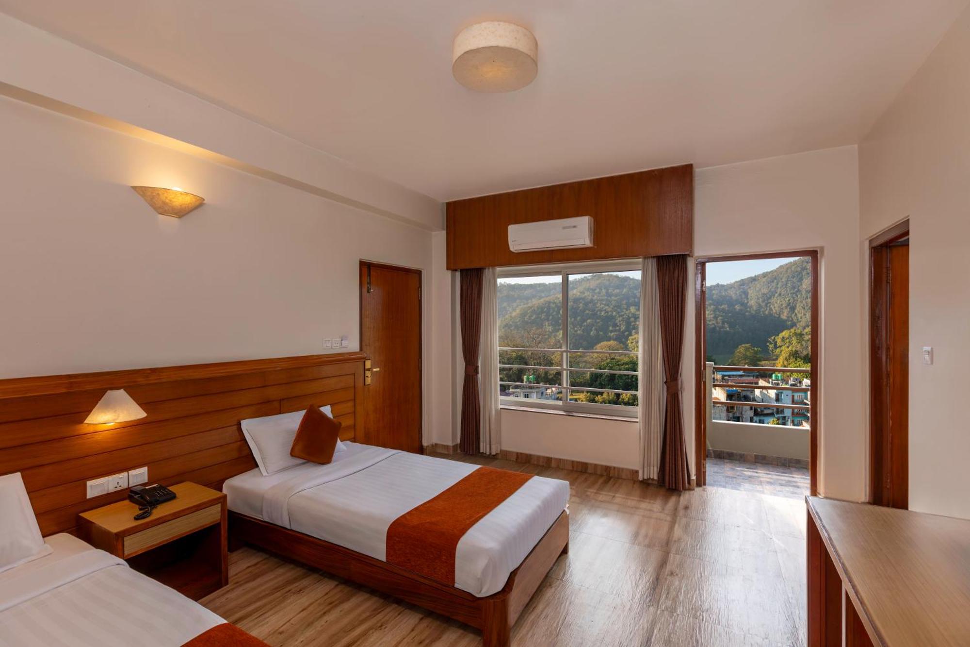Mount View Pokhara Hotel Buitenkant foto