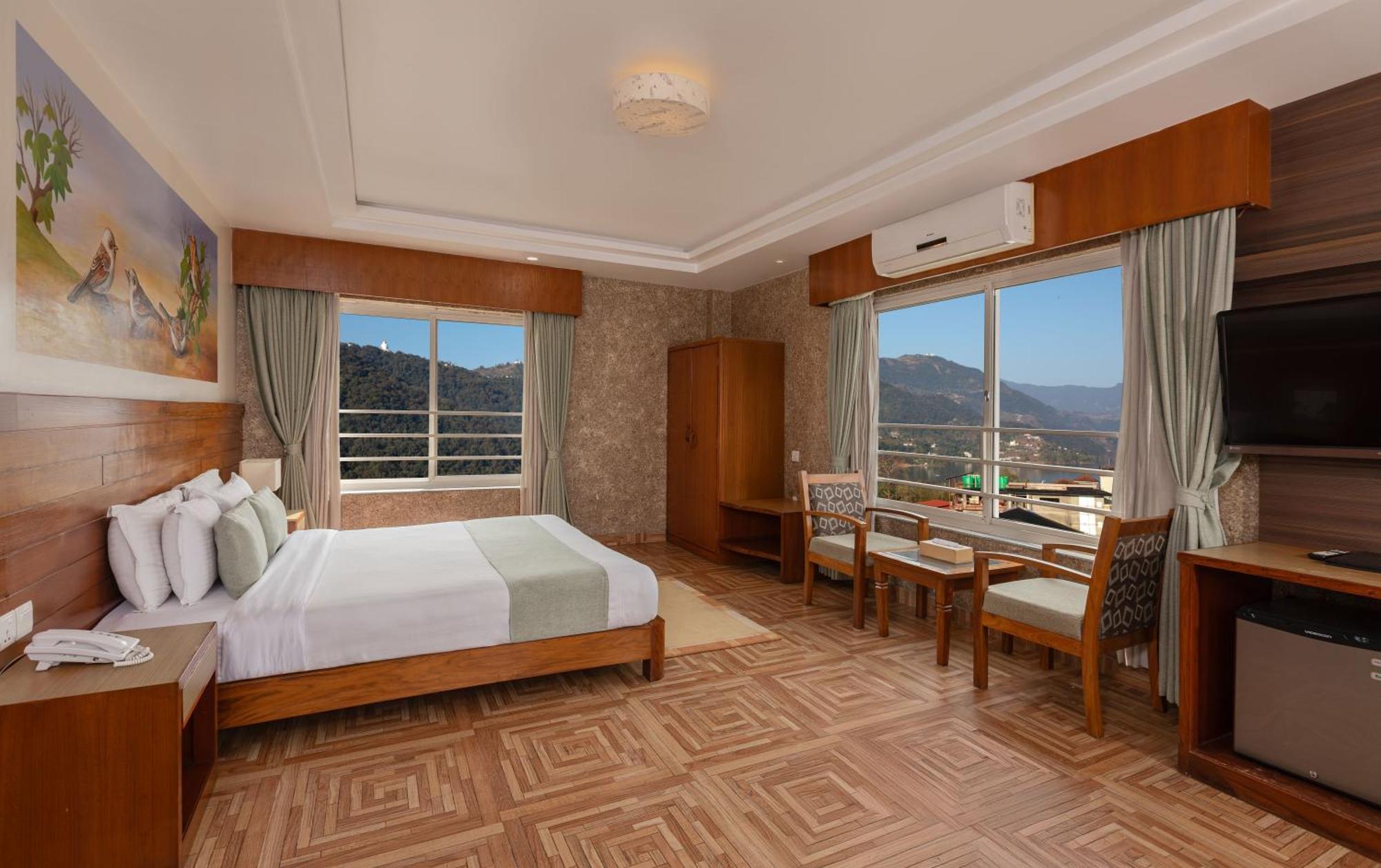 Mount View Pokhara Hotel Buitenkant foto