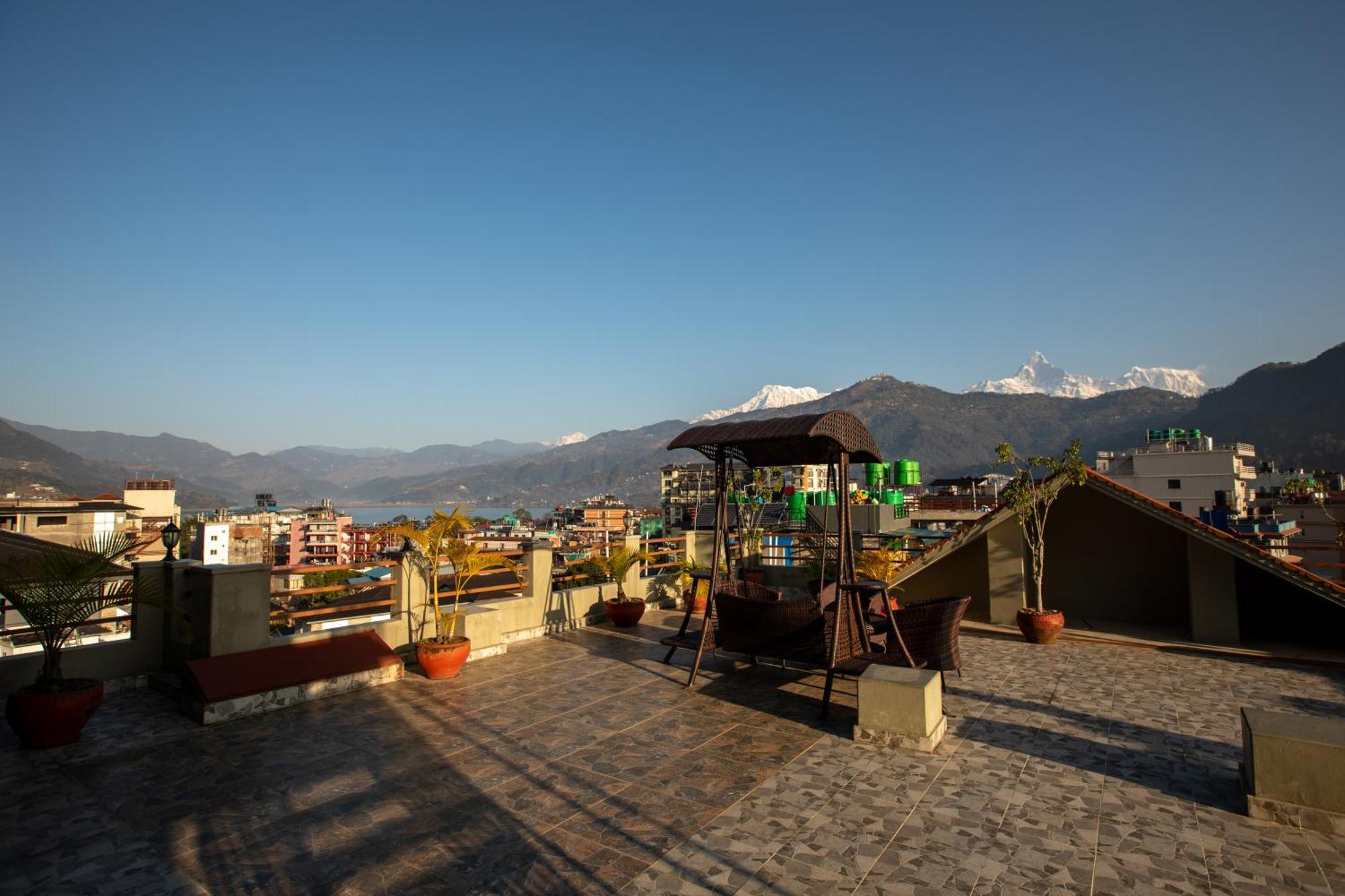 Mount View Pokhara Hotel Buitenkant foto