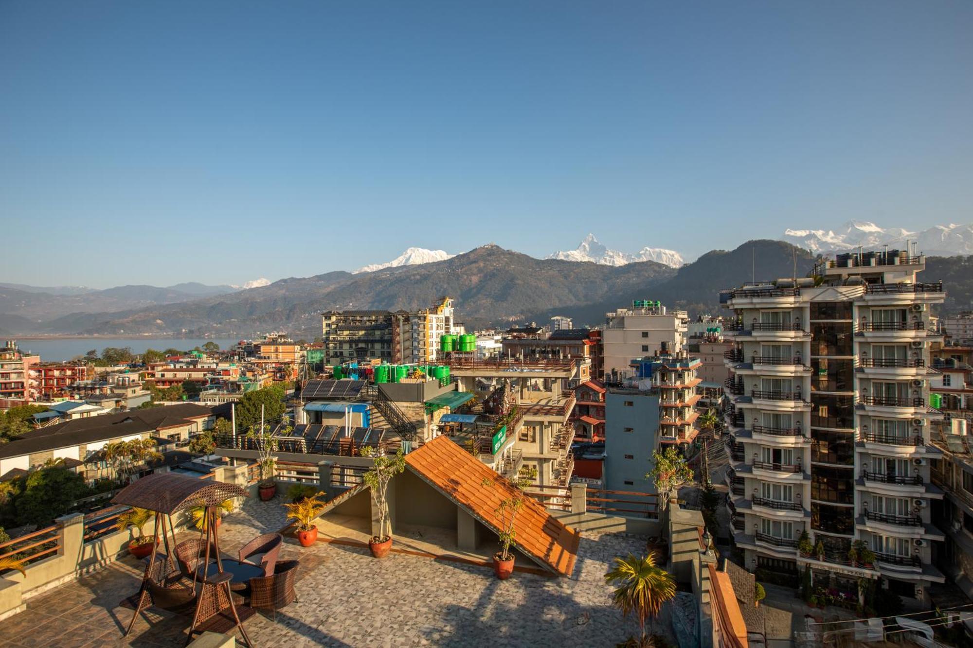 Mount View Pokhara Hotel Buitenkant foto