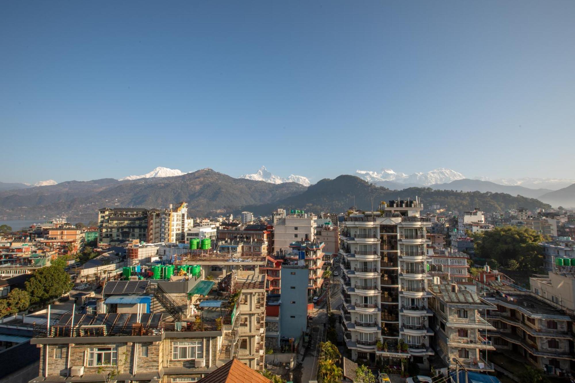Mount View Pokhara Hotel Buitenkant foto